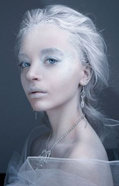 Hair Color White, Winter Make-up, Makeup Looks Winter, Maquillage Halloween Simple, Winter Court, Viking Party