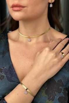 Nackles Design, Necklace Design Ideas, Classy Bracelets, Gold Necklace Design, Women Gold Necklace, Gold Jewelry Simple Necklace, Beautiful Gold Necklaces