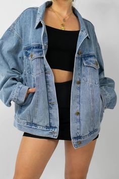 Midtown Denim Jacket Oversized Jean Jacket Outfit, Blue Jean Jacket Outfits, Oversized Denim Jacket Outfit, Jacket Outfit Women, Jean Jacket Outfits, Denim Jacket Outfit, Oversized Denim Jacket, Denim Jacket Women, Looks Style