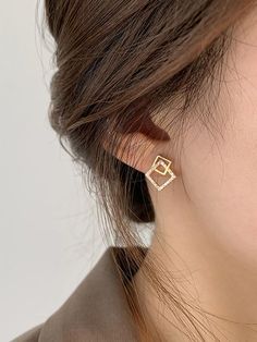 خواتم خطوبة, قلادات متدلية, Small Earrings Gold, Simple Gold Earrings, Fancy Jewelry Necklace, Diamond Earrings Design, Pretty Jewelry Necklaces, Simple Stud Earrings