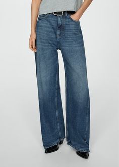 Camilla high-rise balloon jeans - Woman | MANGO USA Balloon Leg Jeans, How To Style Wide Leg Jeans, Spring Business Casual Outfits, How To Wear Loafers, Balloon Jeans, Style Wide Leg Jeans, Spring Business Casual, Casual Chic Outfits, Flirty Tops