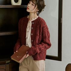 Retro – remulia Preppy Mode, Cosy Autumn, Winter Sweater Outfits, Estilo Preppy, Fall Sweater, Red Sweater, Indie Fashion, Fantasy Fashion, Casual Fall Outfits