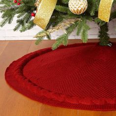 a christmas tree with gold and red ornaments