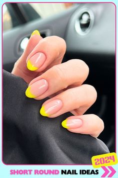 Yellow French tip short round nails with a floral accent, gel polish, cheerful and elegant, great for spring or summer occasions, featuring a bright and glossy finish. Minimalist Nails Yellow, Simple Nails Gel, Yellow French Tip, Nails July, Nails August, Nails Jelly