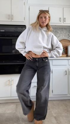 @ella.stough on tiktok Fall Outfits With Basics, School Outfits Hoodies, Blue Jeans And Hoodie Outfit, Sweat Shirt Outfits Women, Ella Outfit, Jean Outfit Ideas, Stylish Fits, Gap Outfits, Simple Outfits For School