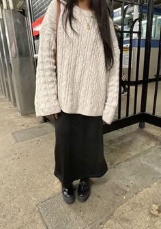 Long Skirt Autumn Outfit Aesthetic, Maxi Skirts With Sweaters, Thick Jumper Outfit, Maxi Skirts And Sweaters Outfit, Long Dress Cold Weather, Modest Dresses For Winter, Fall White Maxi Skirt Outfits, Black Maxi Skirt Outfit Autumn, Modest Outfits Long Skirts