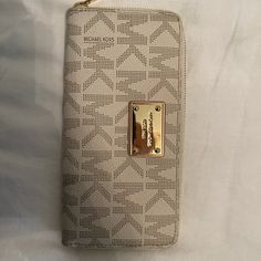 Brand New Condition. Chic Michael Kors Wallets For Everyday Use, Michael Kors Elegant Clutch Wallet, Elegant Michael Kors Clutch Wallet, Michael Kors Beige Rectangular Wallet, Michael Kors Travel Wallets With Gold-tone Hardware, Elegant Michael Kors Wallets For Daily Use, Michael Kors Luxury Beige Wallet, Michael Kors Luxury Evening Wallets, Luxury Beige Michael Kors Wallet