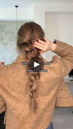 56K views · 550 reactions | An easy hack to do this fall/winter’s trending hairstyle: a messy French braid 🍂 it works great for layers and under a cap/winter hat 🧢 #messyfrenchbraid #frenchbraidhack #fallhairstyle #winterhairstyle | Taylor R Messy French Braid, Hairstyles Juda, Box Braids Men, Messy Side Braid, Messy French Braids, Messy Curly Hair, Messy Bun With Braid, Taylor R, Cap Winter