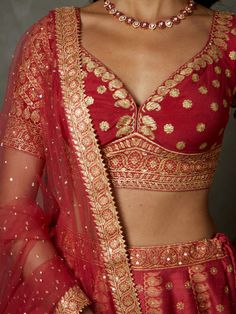 Long Kurti Patterns, Embroidered Bridal Lehenga, Wedding Lehenga Designs, Lehenga Designs Simple, Fashionable Saree Blouse Designs, Lehenga Blouse Designs, Ritu Kumar, Gowns Dresses Elegant, Choli Designs