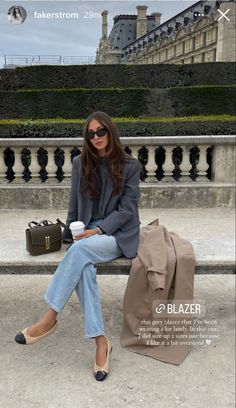 Ballerina Flats Outfit, Grey Blazer Outfit, Ballet Flats Outfit, Flats Outfit, Makijaż Smokey Eye, Corporate Outfits, Elegante Casual, Grey Outfit, Outfit Trends