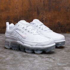 nike women air vapormax 360 white white white black Nike Air Vapormax Women Outfit, Nike Vapormax Women, Vapormax 360, Nike Air Max 360, Air Max 360, Nike Shox Shoes, Vapormax Nike, Nike Clothes Mens, Nike Vapor Max