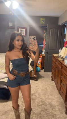 Jaripeo Outfits Mexican Women, Denim Cowgirl Outfit, Vaquera Outfit Mexican, Takuachita Outfits, Takuache Girl Outfits, Bad And Boujee Outfits, Outfits For Mexico, Latina Fashion Outfits, Lululemon Outfits