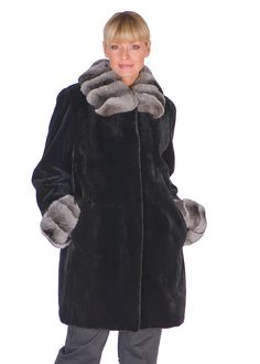 Chinchilla Collar & Cuff-Black Sheared Mink Jacket - 6$3,495.00 – $3,995.00http://www.madisonavenuemalls.com/shop/furs/sheared-mink/strollers-jackets/chinchilla-collar-cuff-black-sheared-mink-jacket/?attribute_pa_size=6 Black Chinchilla, Winter Outfits 2019, Trendy Winter Fashion, Outfits New York