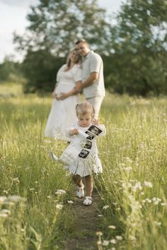 Gender Reveal Ideas For Photoshoot, Family Gender Reveal Ideas Photo Shoot, Gender Reveal Picture Ideas With Sibling, 2nd Pregnancy Photoshoot, Gender Announcement Photoshoot, Fall Pregnancy Announcement Baby #2, Gender Reveal With Toddler, Pregnancy Announcement Photos 2nd, Gender Announcement Pictures