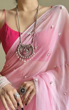 Girl Saree Dp, Gorget Saree, Saree Dp, Indian Dress Up, Indian Dresses For Women, Sarees For Girls, Simple Saree Designs, Trendy Outfits Indian, Fashionable Saree Blouse Designs