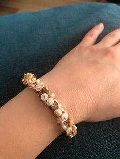 This exclusive handmade bracelet made with two colour mother of pearls and gold plated pieces.  A jewel made with quality materials and made to last. It is prepared in; 6.29 inch (16 cm) 6.69 inch (17 cm) 7.08 inch (18 cm) 7.48 inch (19 cm) Benefits of pearl: It is said that it purifies the body from negative energies and gives vitality due to its grounding properties. Use it provides clarity of mind for the person. It is suitable for those who do mentally tiring work all day. In this way, the m Mother Of Pearl Beaded Bracelet As A Gift, Handmade Mother Of Pearl Bracelet For Gift, Mother Of Pearl Bracelets For Gifts, Mother Of Pearl Bracelets With Round Beads As Gift, Handmade Mother Of Pearl Bracelets With Round Beads, Mother Of Pearl Bracelets With Round Beads For Gift, Mother Of Pearl Oyster Bracelet Gift, Elegant Handmade Mother Of Pearl Beaded Bracelets, Handmade White Bracelets With Mother Of Pearl