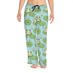 🐸💚 Hop into cozy bliss with our Kawaii Frog Pajamas! 🐸💚 These custom-printed women's pajama pants feature adorable little frogs chilling on lilypads in a peaceful lake setting 🌊🌿 Perfect for animal pj enthusiasts and frog fans who want to add a splash of fun and cuteness to their loungewear wardrobe! 🥰 Made of 100% polyester jersey knit fabric, these ultra-comfy pj bottoms promise a snug and relaxed fit for your at-home hopping 🛋️ The back elastic and black drawstring tie ensure the perf Frog Pajamas, Frog Clothing, Womens Pajama Pants, Pyjamas Womens, Womens Pajamas Pants, Cute Frog, Sleep Shorts, Cute Frogs, Gift Cute