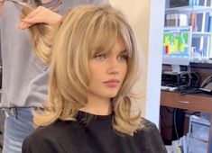 Shay Sullivan Hair, 60s Bob, Rachel Haircut, 60s Hair, Short Grunge Hair, Dyed Hair Inspiration, Hair Tutorials Easy, Voluminous Hair