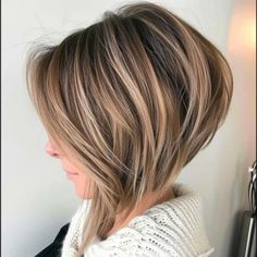 Inverted Bob with Side Swept Choppy Layers scaled Latest Bob Hairstyles, Medium Bob Haircut, Medium Bob Hairstyles, Choppy Bob Hairstyles, Layered Bob Hairstyles, Bob Hairstyles For Fine Hair, Hair Styles 2017, Bob Haircuts For Women, Long Bob Hairstyles