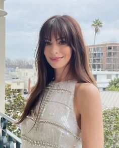 Anne Hathaway Bangs, Anne Hathaway Hair, Effortless Beauty, Anne Hathaway, Hair Dos, Balayage Hair