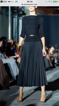 Rock Outfit, Black Pleated Skirt, Trendy Skirts, Fashion Jeans, Pleated Midi Skirt