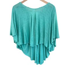 Blue Life Teal Green Blue Scoop Neck Flutter Sleeve Relaxed Angel Top Small This Top Features A Scoop Neck Neckline, Billowing Silhouette, And Flutter Sleeves Fabrication: 100% Micromodal Washing Instructions: Unknown Size: Small Small Pinhole Shown In Photos All Measurements Are Approximate And Offers Are Always Welcome! 001-1170 Alp30 Size: Womens S Condition: New With Defects Small Pinhole Shown In Photos Blue Batwing Sleeve Summer Tops, Casual Drapey Top With Batwing Sleeves, Summer Batwing Sleeve Drapey Top, Summer Drapey Batwing Sleeve Tops, Summer Drapey Top With Batwing Sleeves, Green Flutter Sleeve Tops For Vacation, Light Blue Tops For Summer Layering, Light Blue Summer Tops For Layering, Chic Turquoise Top For Beach