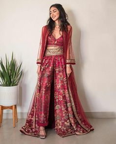 Indian Outfits Modern, Mehendi Outfits, Indian Outfits Lehenga, Traditional Indian Outfits, Designer Dresses Casual, Stylish Party Dresses