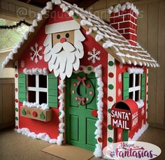 Gingerbread Door Ideas, Classroom Holiday Crafts, Santa Claus House, Christmas Door Decorating Contest, Happy Christmas Day, Door Decorating Contest, Gingerbread Christmas Decor, Gingerbread House Decorations, Christmas Shows