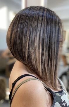 Short Reverse Bob Haircut, Reverse Bob Haircut, Thick Hair Bob Haircut, Reverse Bob, Angled Bobs, Long Bobs, Ash Blonde Hair Colour, Medium Hair Styles For Women