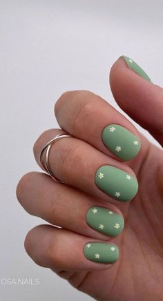 Short Gel Nails, Manikur Kuku, Valentine Nails, Matte Green, Green Nail, Flower Nail Designs, Dots Nails, Cute Gel Nails