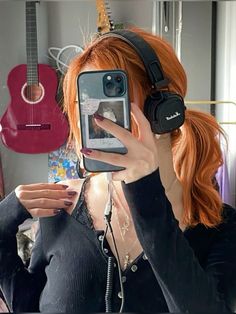 Ginger Hair Girl, Aesthetic Headphones, Guitar Room, Girl With Headphones, Red Hair Woman, Clubbing Aesthetic, Ginger Girls, Lily Evans, Girls Braids