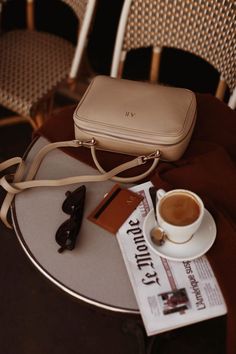 Apps For Instagram, Shooting Bags, Instagram Apps, Photo Sharing App, Photography Bags, Favorite Apps, A Cup Of Coffee, Coffee And Books, Trending Handbag