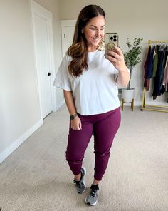 Recruiter Mom, Maroon Nike, Athletic Outfit, Tshirt Outfit, Preppy Summer Outfits, Fall Lookbook, Moms Favorite, Preppy Summer