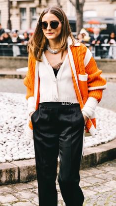 Paris Fashion Week 35 looks #fashionweek #streetstyle • Models Street Style, Sports Chic Outfit, Chill Style, Women Models, Sneakers Street Style, Vogue Paris, Casual Denim