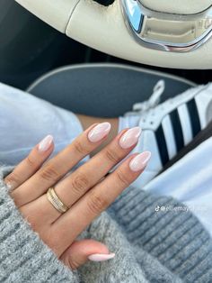 #nailinspo #manicure Elegant Almond Nails, Trendy Almond Nails, Almond Gel Nails, Wave Nails, Wide Nails