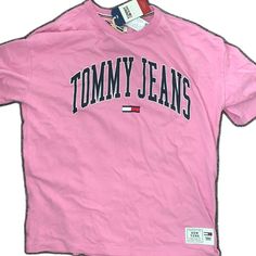 Tommy Hilfiger Crop Top, Tommy Hilfiger Baby, Tommy Hilfiger Top, Tied T Shirt, Cropped Tee Shirt, Tommy Hilfiger T Shirt, Tommy Hilfiger Logo, Tommy Hilfiger Shorts, Tommy Hilfiger Polo