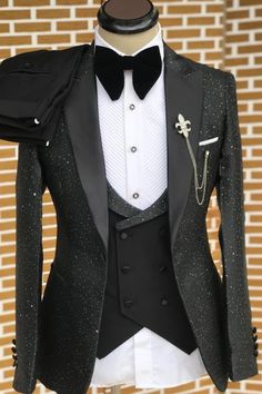 Male Prom Suits, Gala Night Outfit Men, Prom Suits For Men Unique Black, Black Suits For Men Wedding Classy, Prom Suit Designs, Custom Prom Suits, Prom Suits For Men Black, All Black Groom Attire, Black Prom Suit