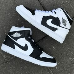 Air Jordan 1 Black And White, Air Jordan 1 Custom, Jordan 1 Custom, Sepatu Air Jordan, Kasut Nike, Pakaian Hipster