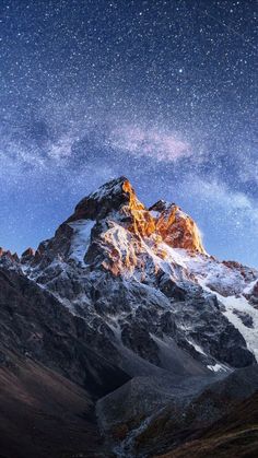 Mt. Everest Trekking Gunung Everest, Mountain Hiking Aesthetic, Iphone Wallpaper Mountains, Mountain Landscape Photography, Mountain Background, Scenic Wallpaper, Mountain Wallpaper