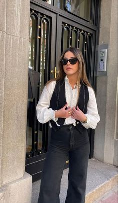 Long Vest Summer Outfit, Shirt And Waistcoat Outfit, How To Style Black Vest Outfit Ideas, Vest Winter Outfits For Women, Button Vest Outfits For Women, Waistcoat Outfit Winter, Black Vest Outfit Winter, Black Vest Outfits For Women Work, Casual Vest Outfit Women