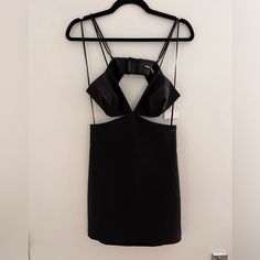 New. Size S. Chic Mini Dress With Cutout For Going Out, Chic Cutout Mini Dress For Going Out, Black Lined Mini Dress For Date Night, Black Cutout Mini Dress For Party, Zara Black Mini Dress For Evening, Zara Black Mini Dress For Night Out, Zara Black Mini Dress For Day Out, Zara Mini Dress For Going Out, Zara Black Dresses For Night Out