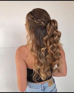 Hair For Senior Pictures Hairstyles, Cute Bridesmaid Hairstyles Half Up, Wedding Hair Down Bridesmaid, Bridesmaid Hair Braid Half Up, Simple Bridesmaid Hairstyles Down, Hairstyles To Wear To A Wedding, Cute Half Up Half Down, Cute Hairstyles For Graduation, Cute Bridesmaid Hairstyles