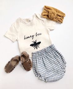 Baby Name Ideas, Frocks For Babies, Fashionable Baby, Girls Names, Photographie Portrait Inspiration, Shower Bebe, Name Ideas, Fashionable Baby Clothes, Baby Time