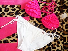 Hollister Bikinis, Hollister Clothes, Ruffle Bathing Suit, Cute Bikinis, Summer Swim Suits, Beach Swimsuit, Pink Summer, Material Girls, Beach Wears