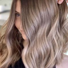 40 Best Bronde Hair Ideas to Show Your Stylist Bronde Hair, Hollywood Celebrities, Natural Colors, How To Look Classy, New Hair, Hair Ideas, Blonde Hair, Hair Color