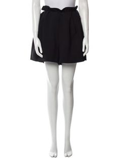 Carolina Herrera ShortsBlackHigh-RisePleated AccentsSlit PocketsZip ClosureFit:Shorts by Carolina Herrera typically fit true to size. Chic Above-knee Shorts With Built-in Liner, Workwear Cargo Shorts, Short Length Skort With Pockets, Workwear Mini Skirt With Built-in High-waisted Shorts, Carolina Herrera Shirt, Denim Skort With Built-in Shorts, Sweater Boots, Mini Shorts, Carolina Herrera