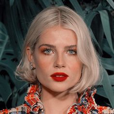 Lucy Boynton Hair, Playful Makeup, Mod Makeup, Blonde Babies, Lucy Boynton, Hot Makeup, French Hair, Mid Length Hair, Maquillaje Natural