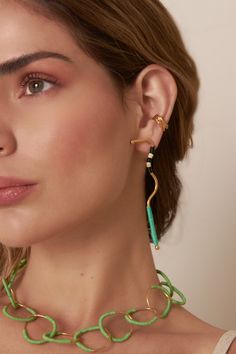 Material: 24k gold plated bronze with natural fiber threading from werregue palm. Length: 9.5cm Weight: 3g per earring Details: 100% Handmade in Colombia by the indigenous Woounan community. Threading, Natural Fibers, Black Color, Gold Plate, Plating, Mint, Drop Earrings, Gold, Pink