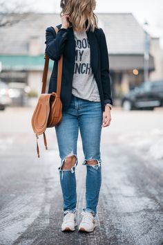 Jeans For Big Thighs, Vestiti In Jeans, Comfy Jeans Outfit, Casual Weekend Outfit, Best Jeans For Women, Looks Jeans, Mom Jeans Outfit, Jeans Destroyed, Jeans Outfit Casual