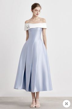 Long Sleeve Ball Gowns, Taffeta Fabric, Mean Blvd, Taffeta Dress, Feminine Beauty, Blue Midi Dress, Lace Mini Dress, Classy Dress, Dresses Xs